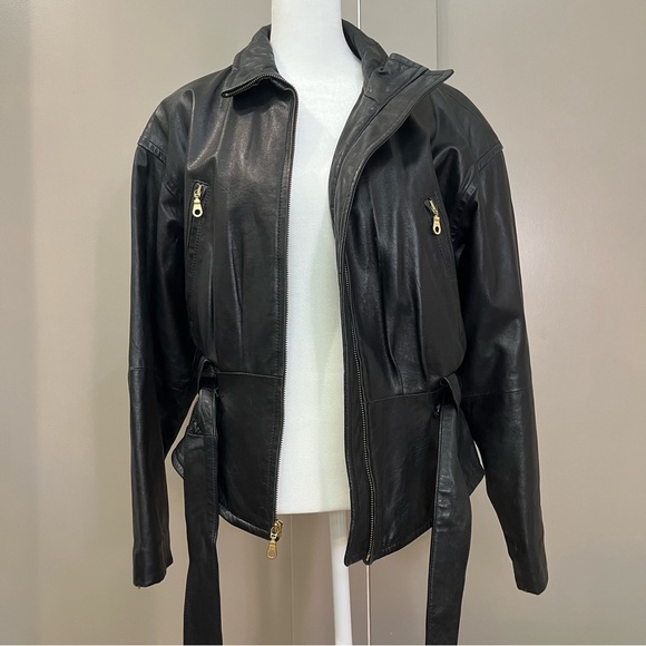 Pristine Vintage Wilson’s Leather Jacket w/ Belt and Hidden Pocket - Picture 3 of 9